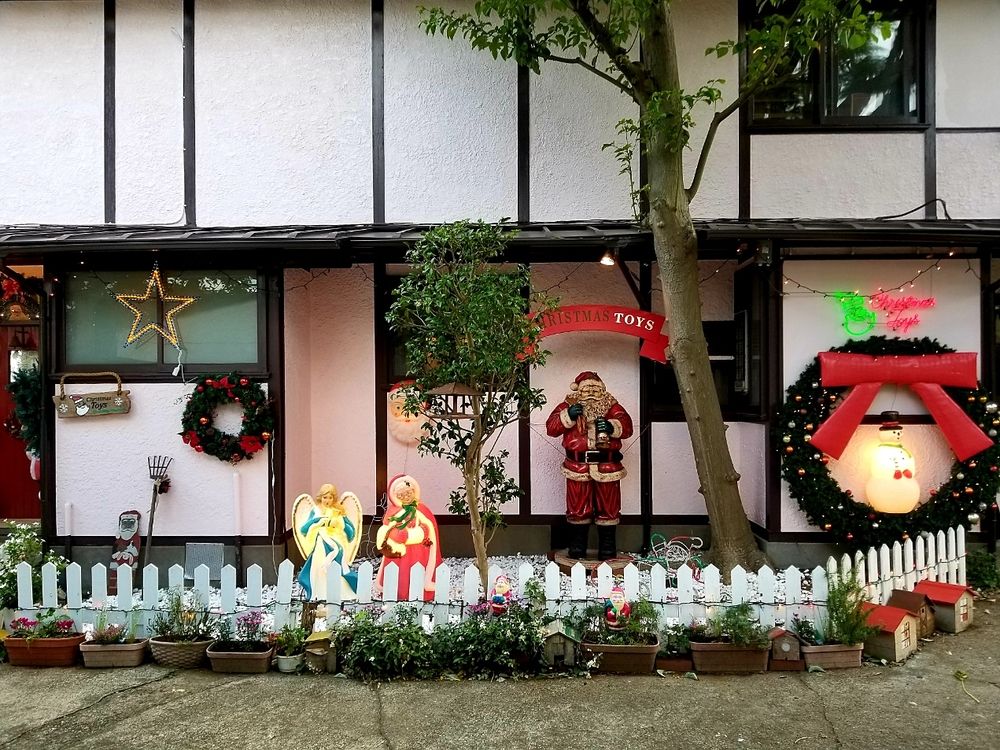 いつ行っても楽しい、横浜山手町にある季節外れのTOYS SHOP「クリスマストイズ」♡