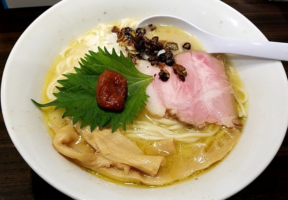 横浜の馬車道にある鳥白湯が美味しいラーメン屋さん「鶏ふじ」