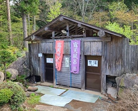福島県に行ったら温泉も楽しんで下さい。身に染みる源泉かけ流しの名湯です。